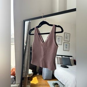 Aritzia Babaton Sculp Knit V-Neck Tank size Small